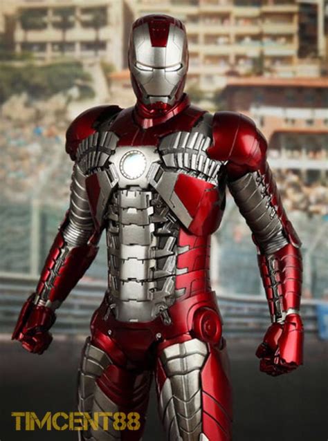 Iron Man 2: Mark V: Suitcase Suit | Sixth Scale Figure | Hot Toys | JCG