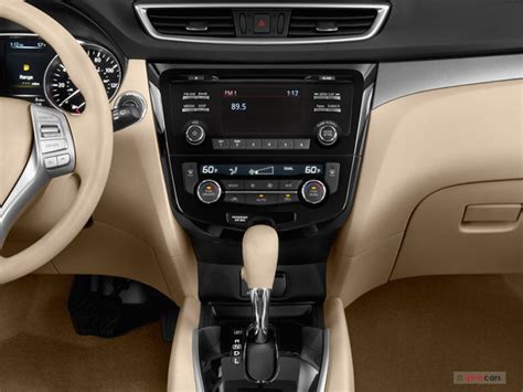 2016 Nissan Rogue: 144 Interior Photos | U.S. News