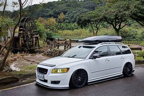 Rad Jian's 2011 Volvo V50 R-design on ImportSauce.com