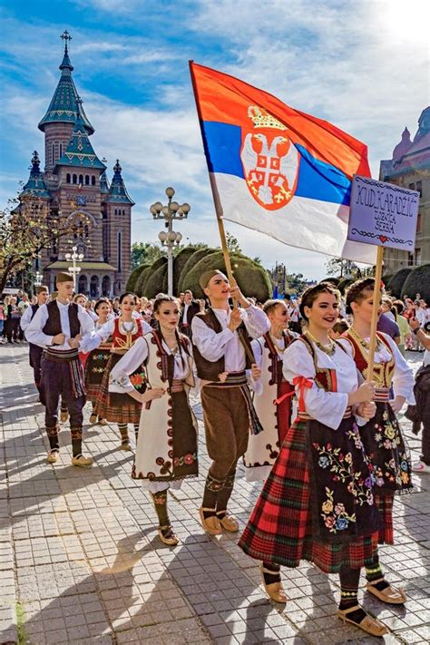 Parade of the Serbian Folk Costumes from Banat, Romania Editorial ...