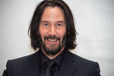 Fans Are Praising the Way Keanu Reeves Takes Photos With Women | Glamour