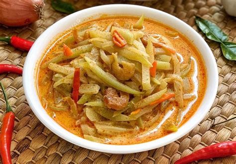 Resep Lontong Sayur yang Rasanya Gurih Pedas, Gak Cukup Satu Porsi!