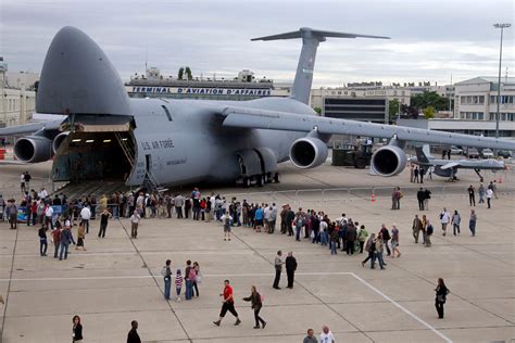 Air Force reactivating C-5M Super Galaxy tanker aircraft - Business Insider