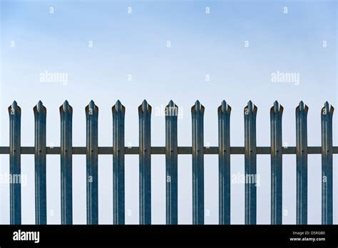 Security fence hi-res stock photography and images - Alamy