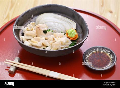 Siromiru (Japanese geoduck ) sashimi Stock Photo - Alamy