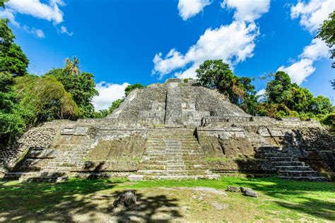 Lamanai Archaeological Reserve Mayan Ruins High Temple Belize Stock ...