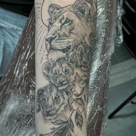 Aggregate 65+ lioness tattoo with cubs latest - in.cdgdbentre