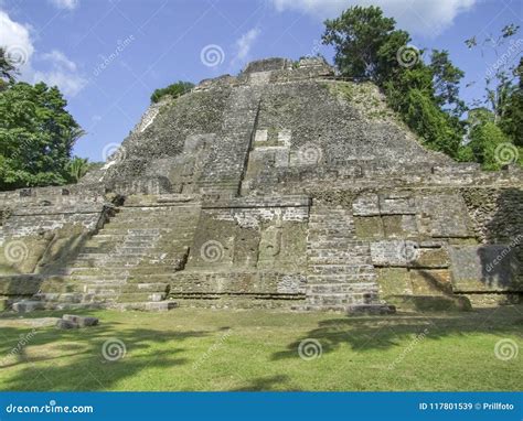 Lamanai Temple in Belize stock image. Image of tradition - 117801539