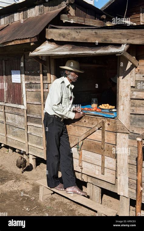 Village life in Andasibe, Madagascar Stock Photo - Alamy