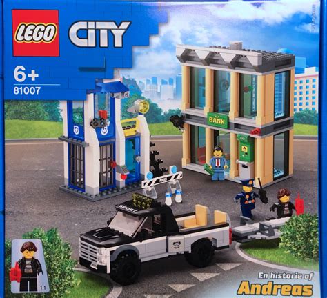 Unboxing the Design your own City set | Brickset