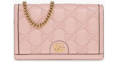 Gucci Quilted Wallet With Chain in Pink | Lyst