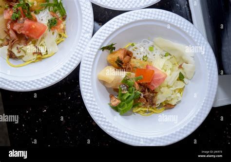 Soto mie hi-res stock photography and images - Alamy