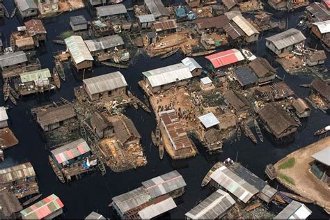 Makoko, a Floating Slum in Nigeria | Amusing Planet