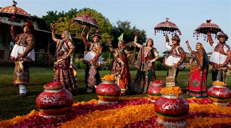 Garba Folk Dance of Gujarat- History, Symbolisim & Attire