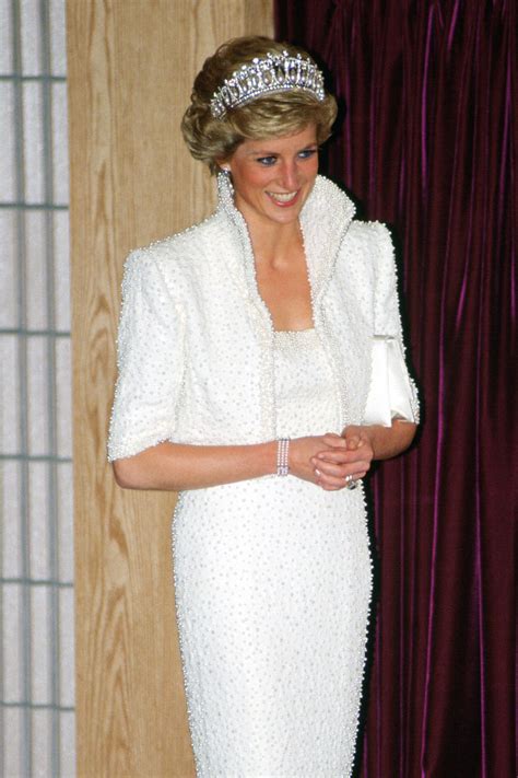 15 Photos of Princess Diana Fashion | Glamour