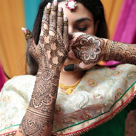 Fresh Bridal Mehndi | Indian wedding photography poses, New bridal ...