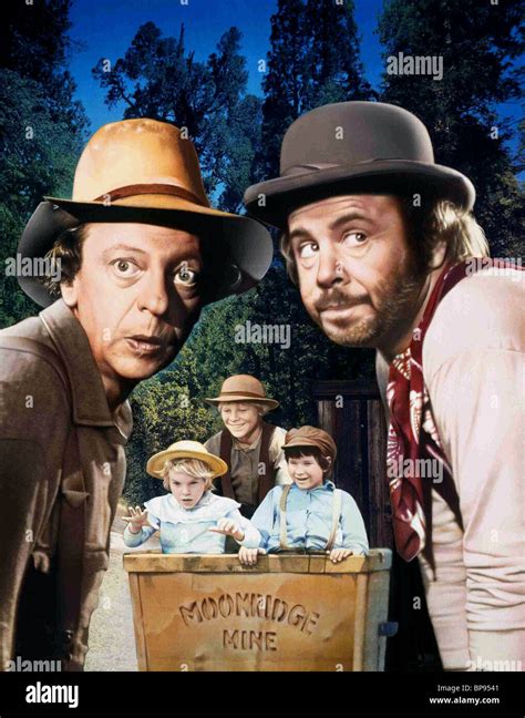 DON KNOTTS & TIM CONWAY THE APPLE DUMPLING GANG (1975 Stock Photo ...