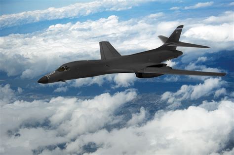 Why the B-1B Lancer Bomber Could Be America's Best Option Against North ...