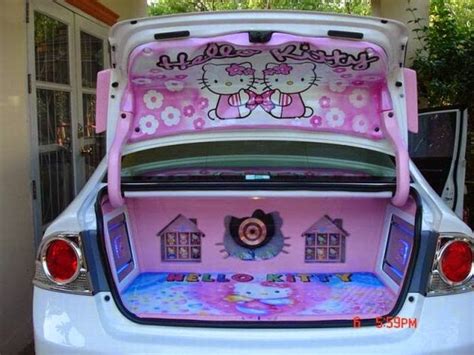 Wondrland Mickey: Hello Kitty Car & Accessories!