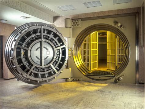 1,500+ Bank Vault Robbery Stock Photos, Pictures & Royalty-Free Images ...