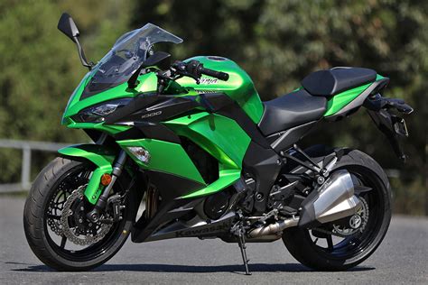 2017 Kawasaki Ninja 1000 Review | GearOpen