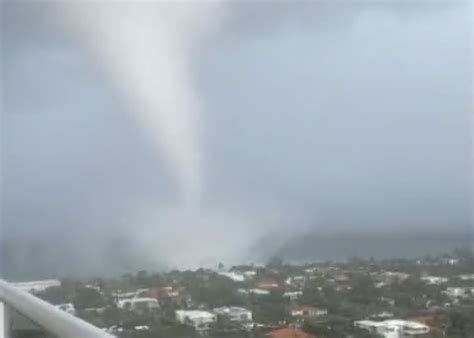 Video Shows Powerful Waterspout That Became Tornado in South Florida ...