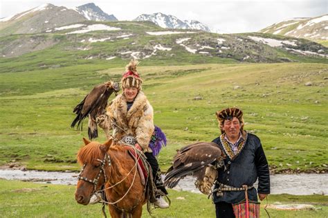 Altai-Mountains-Mongolia-eagle-hunting - Epicure & Culture