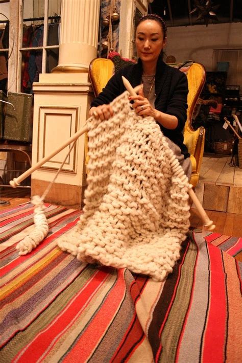 I really want these HUGE knitting needles! | Chunky knitting, Giant ...