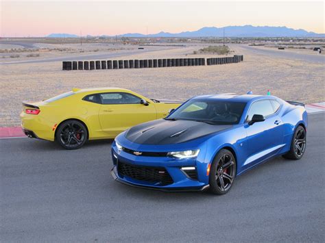 2022 Chevrolet Camaro turbo-4 and V-6 lose 1LE package to focus on V-8