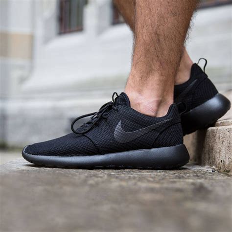 Black NIKE Roshe One | SOLETOPIA