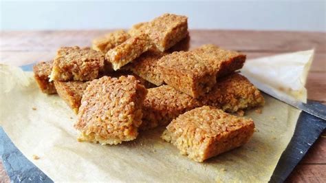 Yummy golden syrup flapjacks | Recipe | Coconut recipes, Tray bake ...