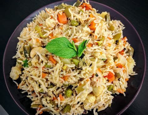 Veg Pulao Recipe | Vegetable Pilaf | VegeCravings