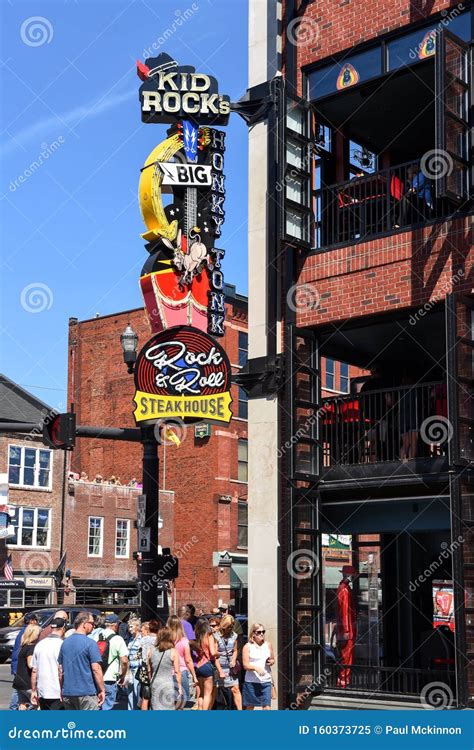 Kid Rockâ€™s Restaurant/bar in Nashville with Controversial Sign ...