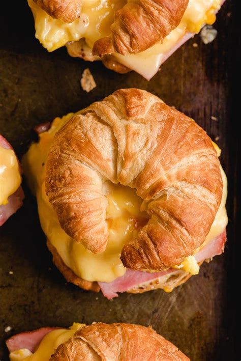 Breakfast Croissant Sandwiches with Ham and Cheese - NeighborFood