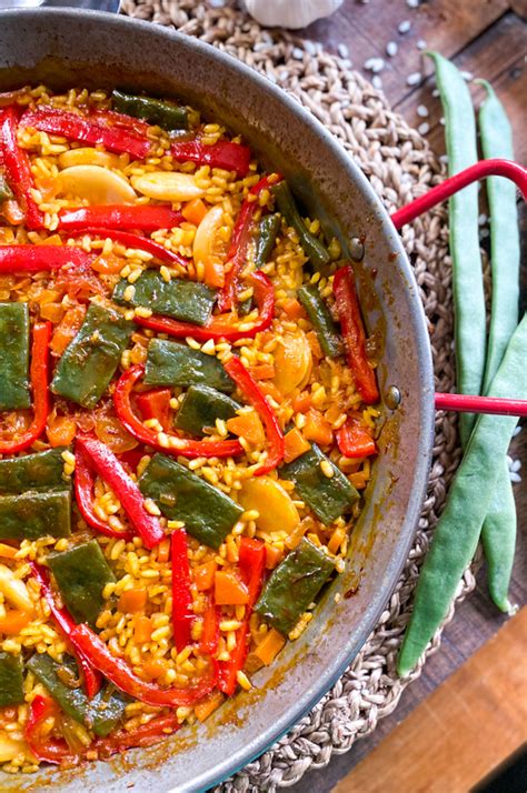 Authentic Spanish Vegetable Paella | So GOOD you won´t Miss the Meat