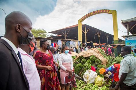 MUSEVENI DISBANDS KAMPALA MARKETS LEADERSHIP - ORDERS KCCA IMMEDIATE ...