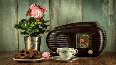 Black vintage radio on brown wooden table HD wallpaper | Wallpaper Flare