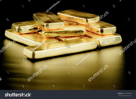 Close Pure Gold Bar Ingot Put Stock Photo 712023946 | Shutterstock