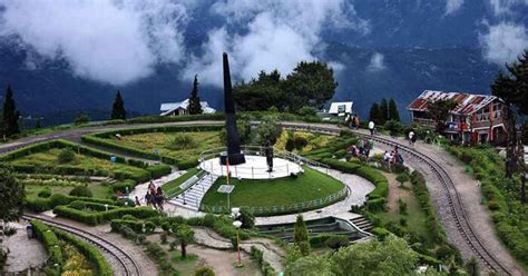 7 Scenic Tourist Places In Darjeeling