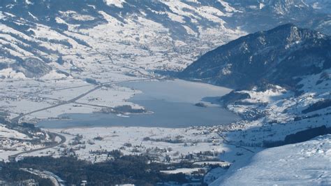 File:Lauerzersee, winter, rigi 2.jpg - Wikimedia Commons