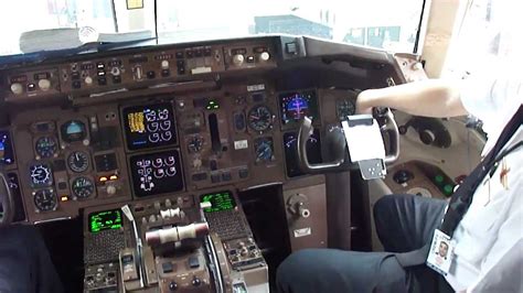 Boeing 757 Cockpit