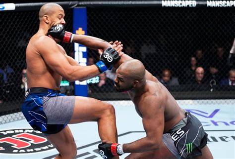 Jon Jones wins UFC heavyweight title after 3-year sabbatical