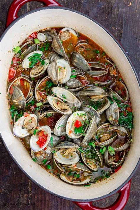 Hands down the BEST steamed clams recipe we've tried! And super easy to ...