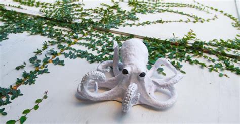 Creepy Paper Mache Octopus: Craft Tutorial