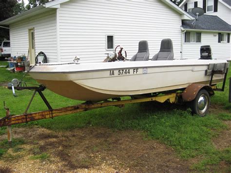 Chysler Tri Hull boat for sale from USA