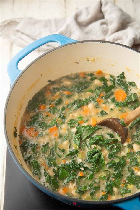 Tuscan Kale Soup - Connoisseurus Veg