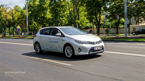 TOYOTA Auris Hybrid Review - autoevolution