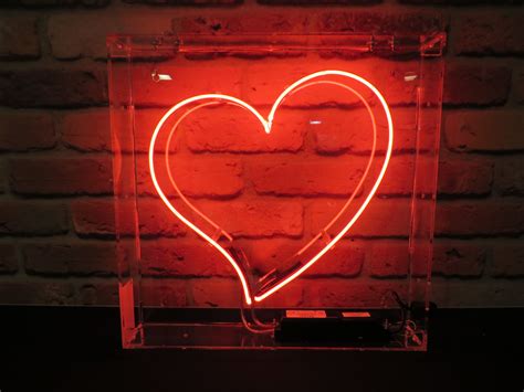 Love Heart Neon Red Aesthetic Wallpaper - canvas-a