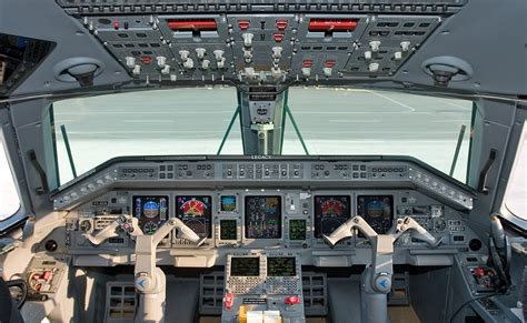 Jet Airlines: embraer legacy 600 cockpit