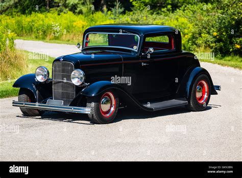 1932 Ford 3 Window Coupe Hot Rod Stock Photo - Alamy